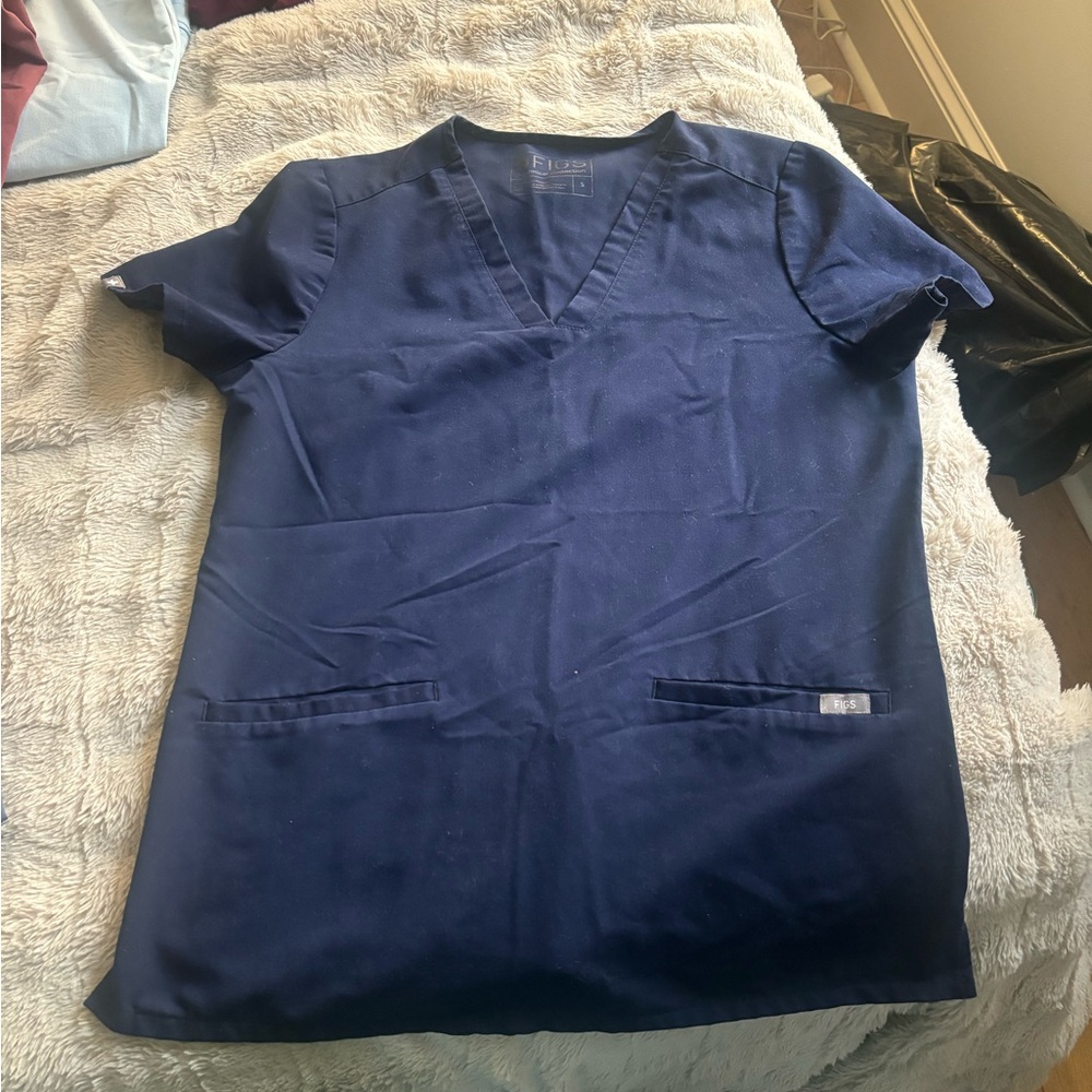 Navy blue figs top - size small